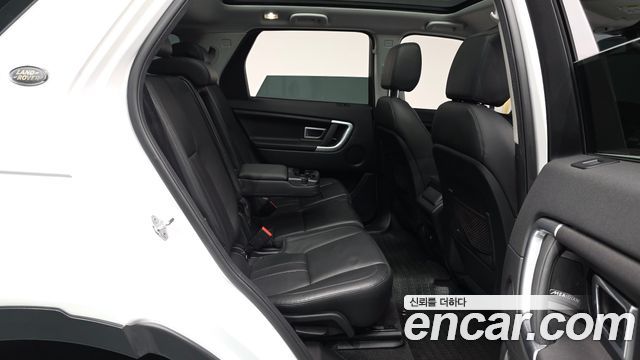 Land Rover Discovery Sport 2017 — photo 17