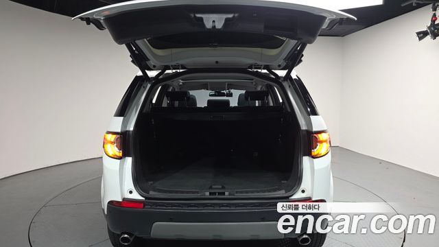 Land Rover Discovery Sport 2017 — photo 26