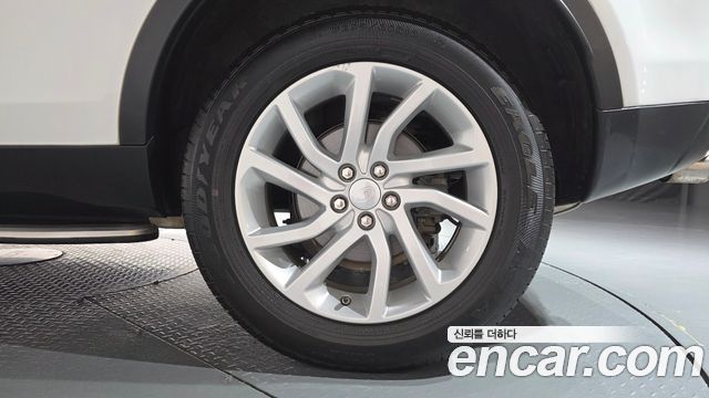 Land Rover Discovery Sport 2017 — photo 7