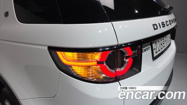 Land Rover Discovery Sport 2017 — photo 9