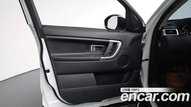 Land Rover Discovery Sport 2017 — photo 14