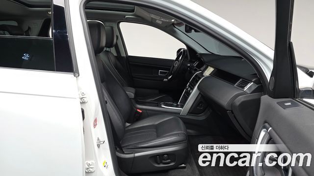 Land Rover Discovery Sport 2017 — photo 16