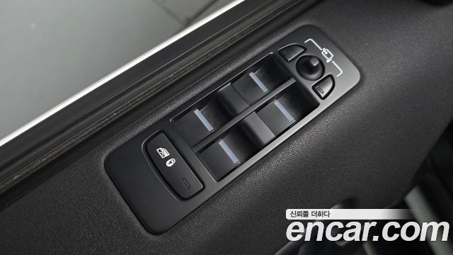 Land Rover Discovery Sport 2017 — photo 27