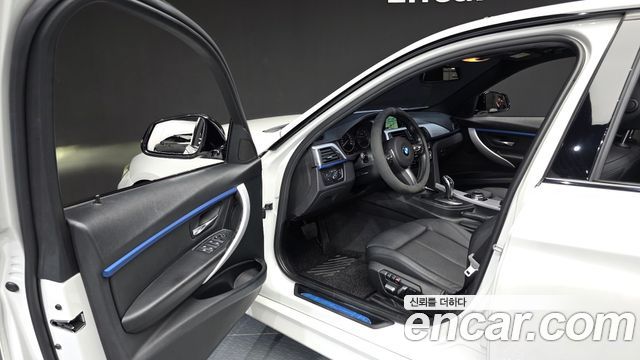 BMW 3-Series 2017 — photo 10