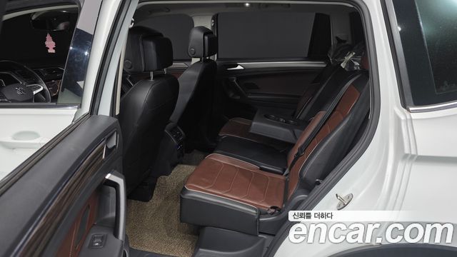 Volkswagen Tiguan 2023 — photo 12