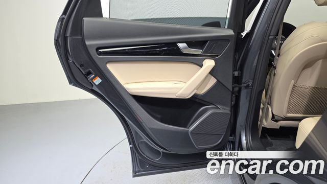 Audi Q5 2022 — photo 15