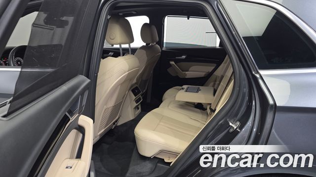Audi Q5 2022 — photo 16