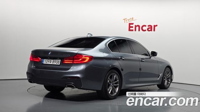BMW 5-Series 2018 — photo 2