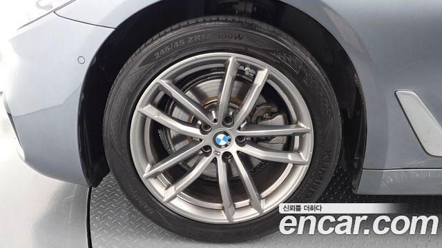 BMW 5-Series 2018 — photo 5
