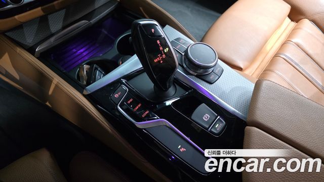 BMW 5-Series 2018 — photo 9