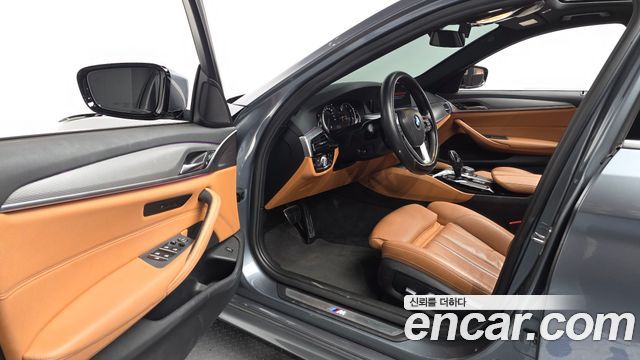 BMW 5-Series 2018 — photo 10