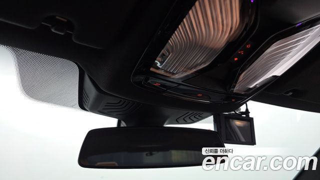 BMW 5-Series 2018 — photo 17
