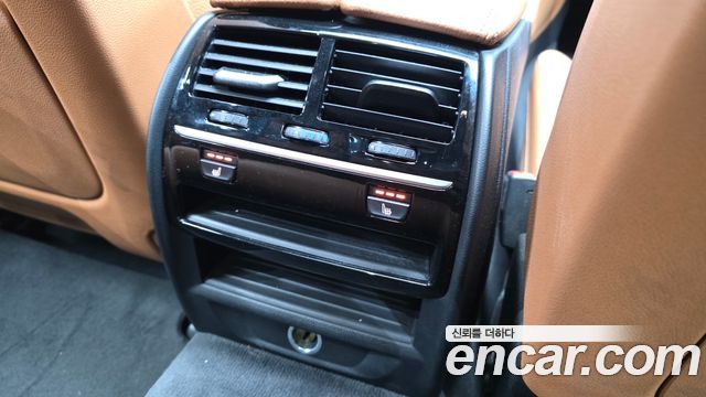 BMW 5-Series 2018 — photo 19