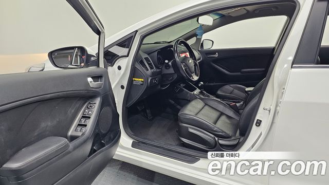 Kia K3 2015 — photo 13