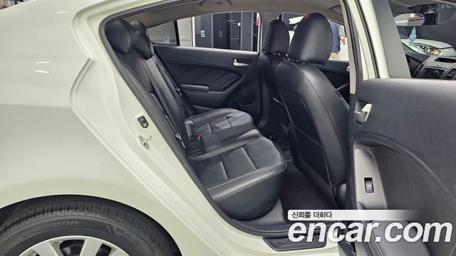 Kia K3 2015 — photo 18