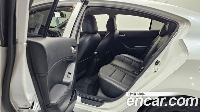 Kia K3 2015 — photo 16