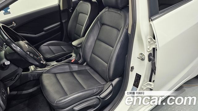 Kia K3 2015 — photo 27