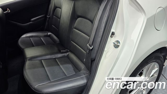 Kia K3 2015 — photo 28