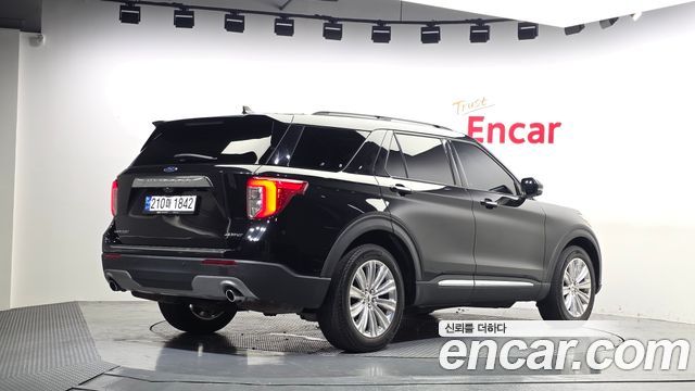 Ford Explorer 2022 — photo 2