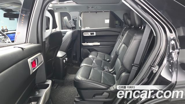 Ford Explorer 2022 — photo 11