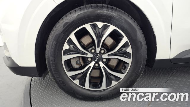 Kia Canival 2023 — photo 5