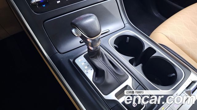Kia Canival 2023 — photo 9