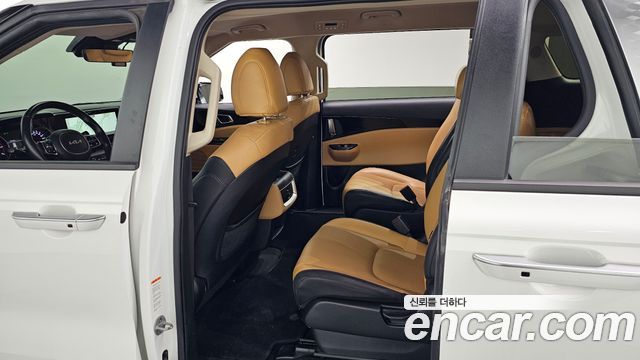Kia Canival 2023 — photo 11
