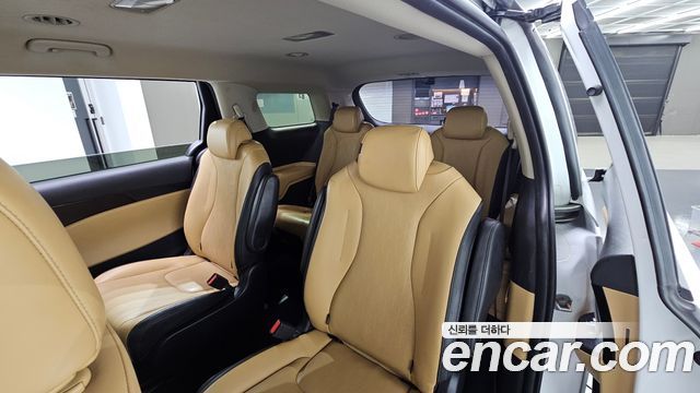 Kia Canival 2023 — photo 16