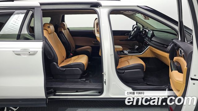 Kia Canival 2023 — photo 17