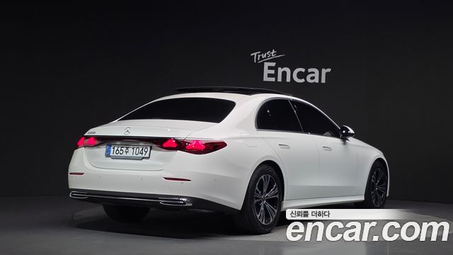 Mercedes-Benz E-Class 2025 — photo 2