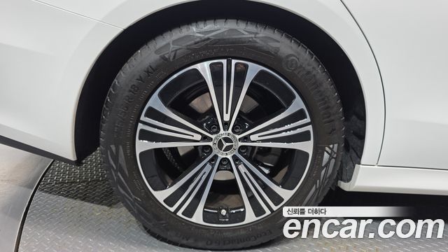 Mercedes-Benz E-Class 2025 — photo 5