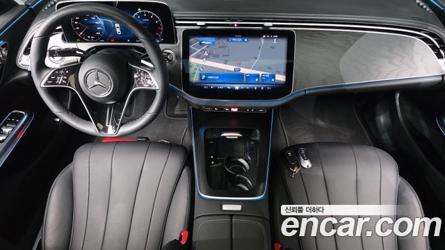 Mercedes-Benz E-Class 2025 — photo 10