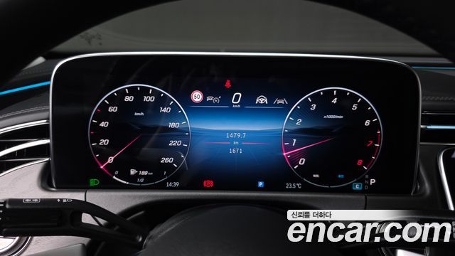 Mercedes-Benz E-Class 2025 — photo 11
