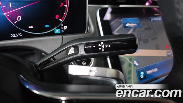 Mercedes-Benz E-Class 2025 — photo 12