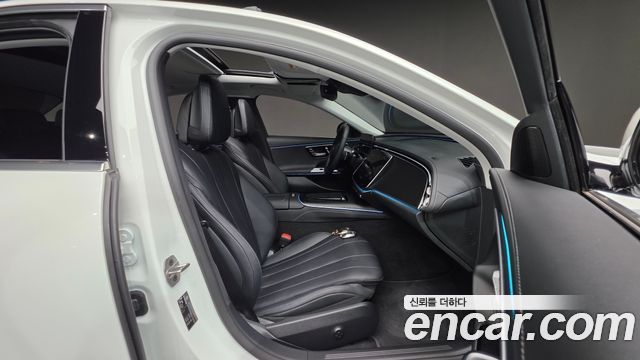 Mercedes-Benz E-Class 2025 — photo 13