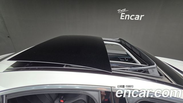 Mercedes-Benz E-Class 2025 — photo 16