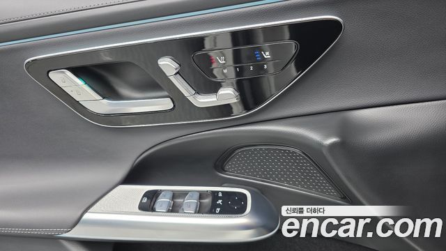 Mercedes-Benz E-Class 2025 — photo 17