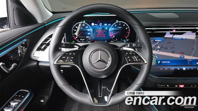 Mercedes-Benz E-Class 2025 — photo 20