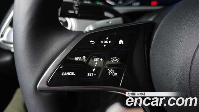 Mercedes-Benz E-Class 2025 — photo 21