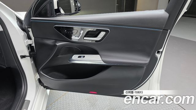 Mercedes-Benz E-Class 2025 — photo 14