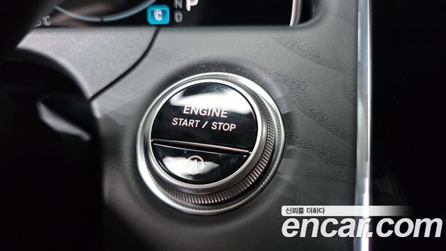 Mercedes-Benz E-Class 2025 — photo 28