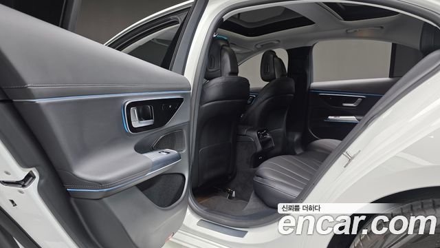 Mercedes-Benz E-Class 2025 — photo 30