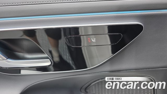 Mercedes-Benz E-Class 2025 — photo 31
