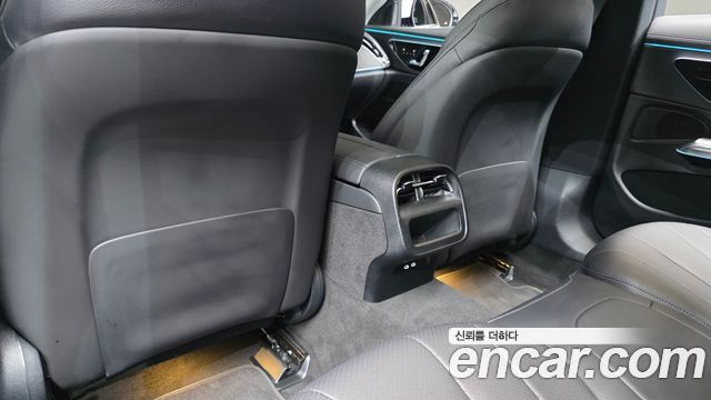 Mercedes-Benz E-Class 2025 — photo 32