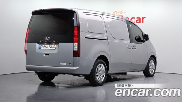 Hyundai Staria 2022 — photo 2