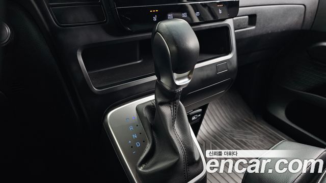 Hyundai Staria 2022 — photo 9
