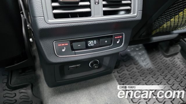 Audi SQ5 2023 — photo 30