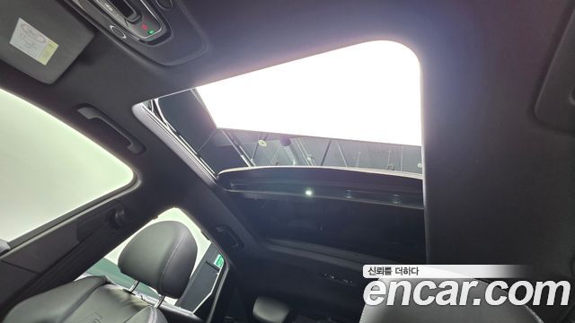 Audi SQ5 2023 — photo 32