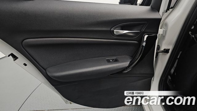 BMW 1-Series 2018 — photo 15