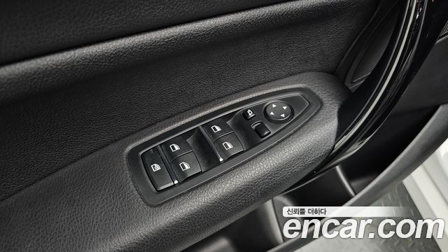 BMW 1-Series 2018 — photo 28